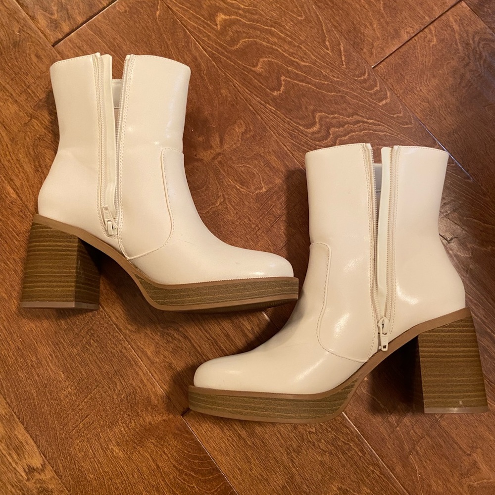 White Boots 8.5